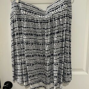 LAST CHANCE! Item will be donated 1/16/25. 
Women’s Lane Bryant Plus Skirt 18/20
